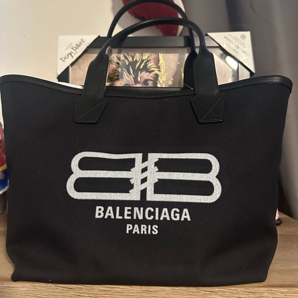 Balenciaga Handbags - NWT Balenciaga Black tote Bag